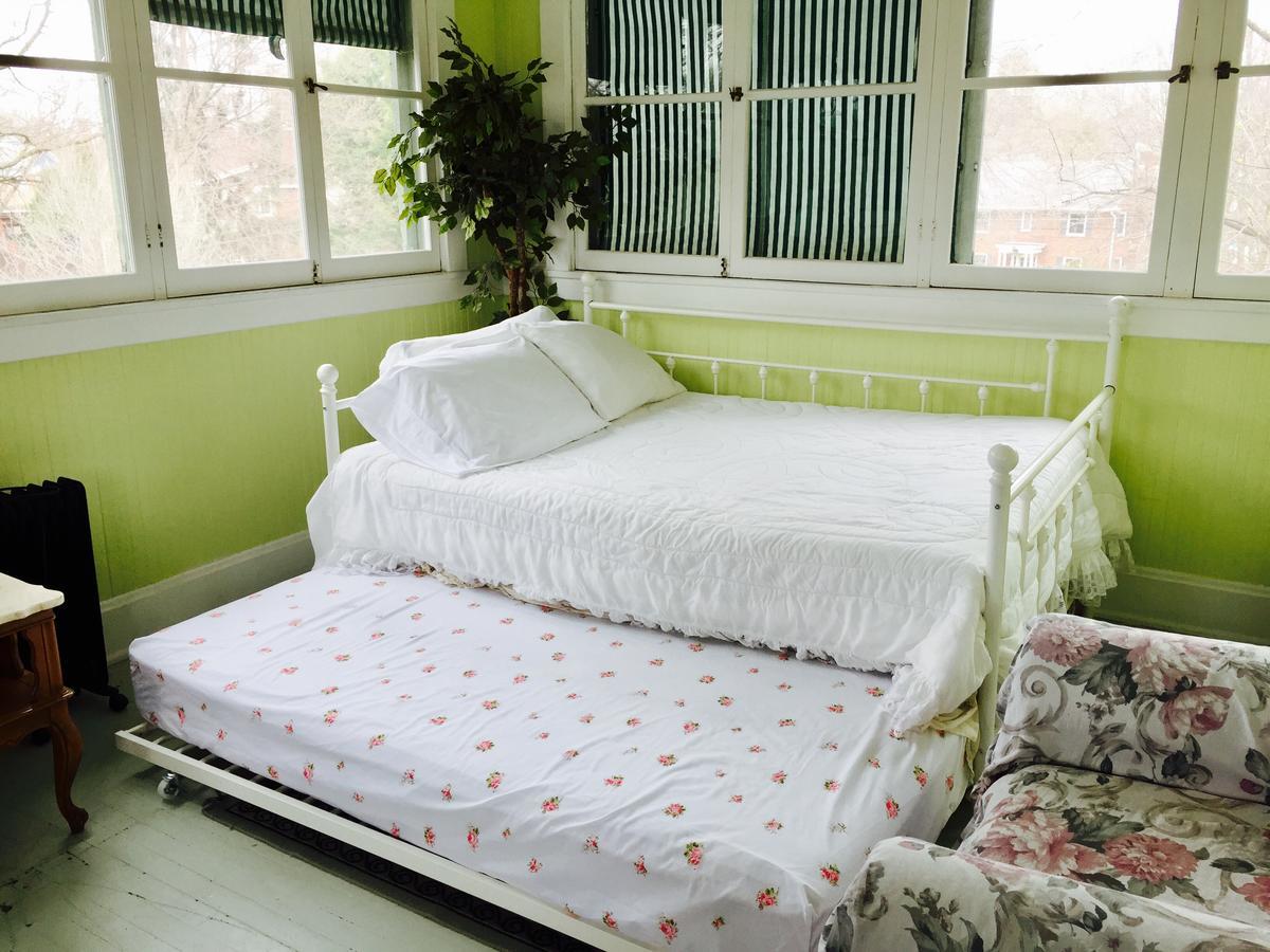 Scarlett House Victorian B & B Джейнсвил Екстериор снимка
